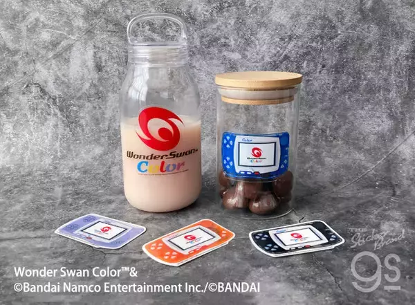 「「ワンダースワンカラー」発売25周年に先駆けて関連商品が展開！ミニチュアチャームやステッカー、アパレルが登場」の画像