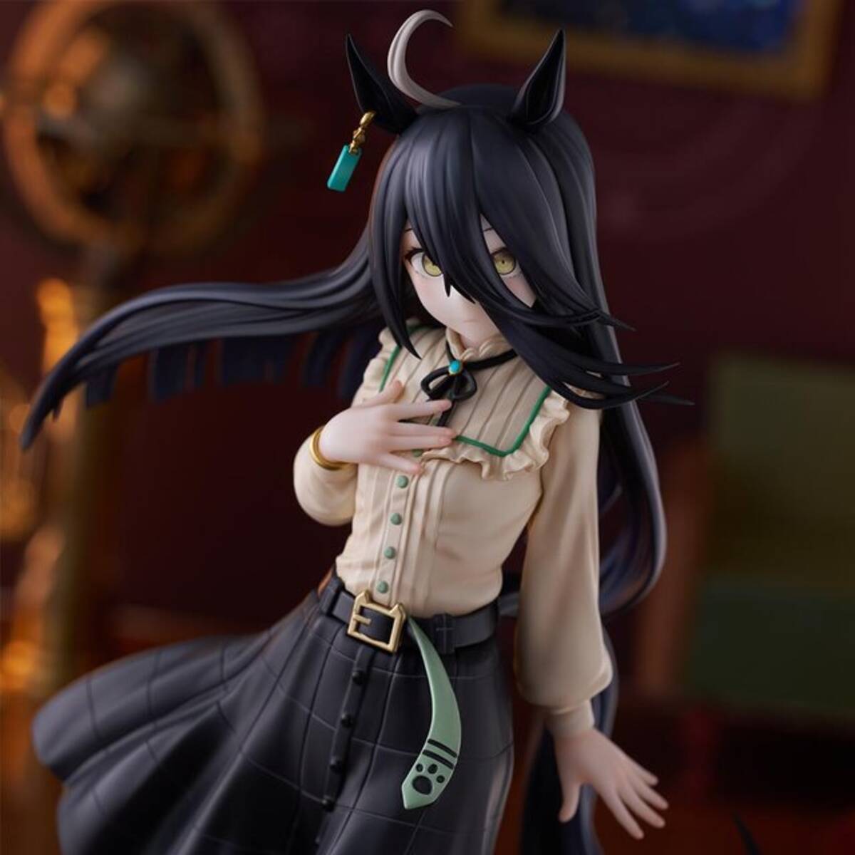 なびくスカートにも注目…！『ウマ娘』より私服の「マンハッタンカフェ 