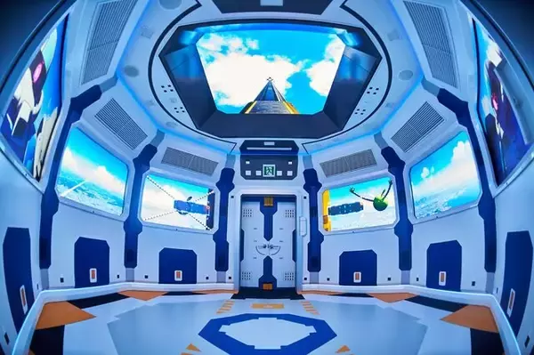 「万博から軌道エレベーターで宇宙へ！17mのガンダム像も圧巻の「ガンダムパビリオン」で未来世界に想いを馳せてみた」の画像