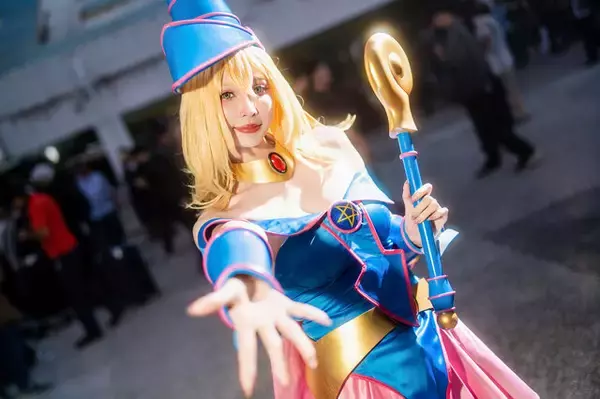 「【コスプレ】台湾のブラマジガールのウインクが可愛い！体のラインがくっきり出る衣装も美スタイルで着こなす【写真7枚】」の画像