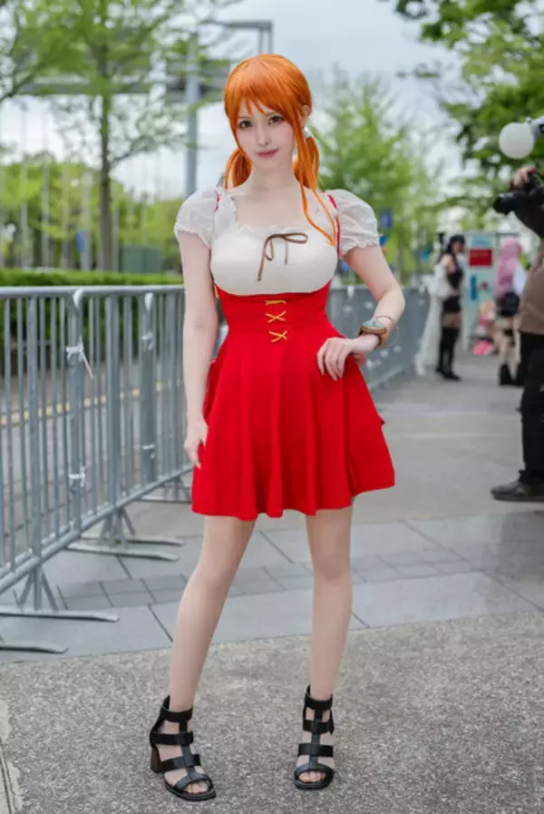 「【コスプレ】まるでフィギュアのようなプロポーション！再現レベルが高すぎる「ONEPIECE」ナミの美女レイヤー・夢彩(ゆあ)」の画像