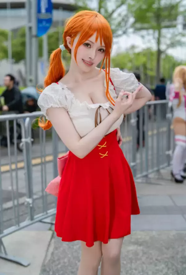 「【コスプレ】まるでフィギュアのようなプロポーション！再現レベルが高すぎる「ONEPIECE」ナミの美女レイヤー・夢彩(ゆあ)」の画像