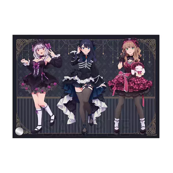 「ゴスロリ衣装でも目を引く宝多六花の太もも！「グリッドマンユニバース」ポップアップストアにて、新規描き下ろしイラストグッズを販売」の画像