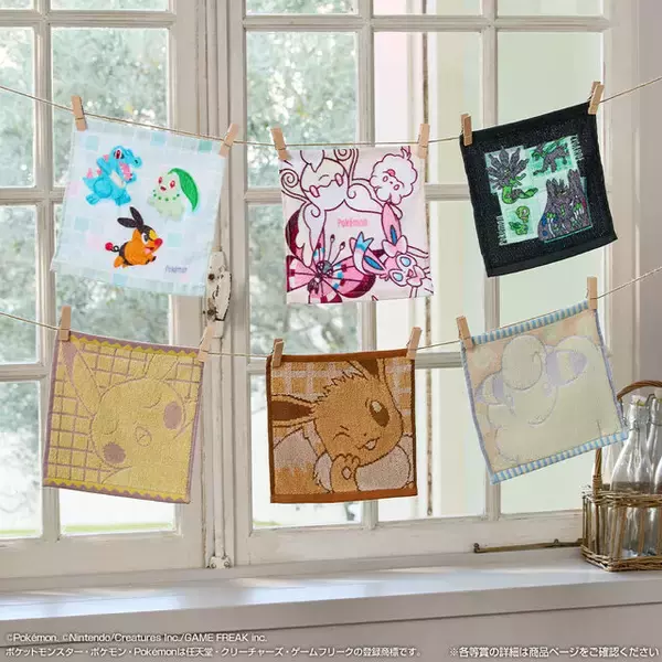 「『ポケモン』新作一番くじの全ラインナップ公開！A賞はチコリータ、ポカブ、ワニノコのぬいぐるみが付いたモンスターボール型ゲームクッション」の画像