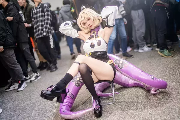 「【コスプレ】タコ足を見事に再現！脇チラポーズも妖艶な香港美女の『ゼンゼロ』イドリーは美脚がすごい【写真6枚】」の画像