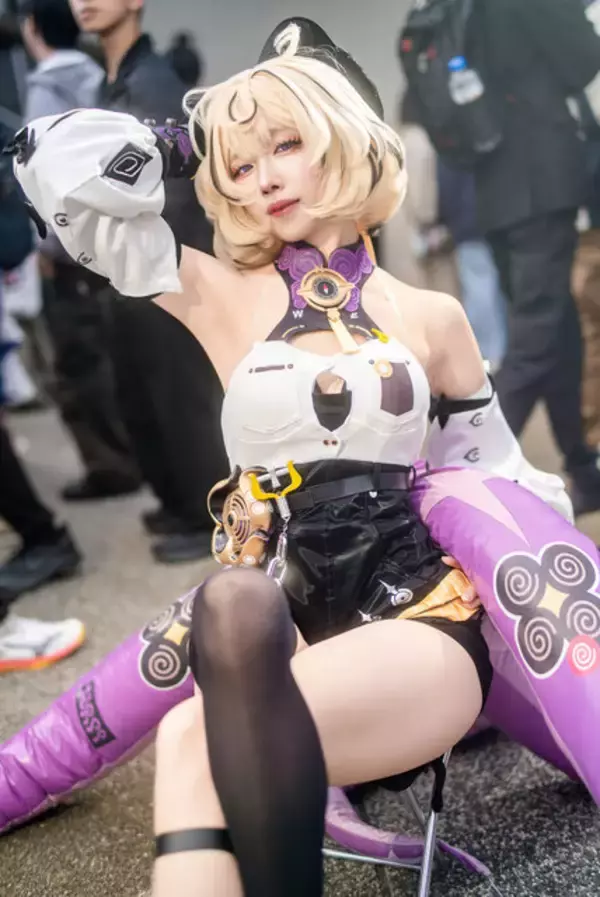 「【コスプレ】タコ足を見事に再現！脇チラポーズも妖艶な香港美女の『ゼンゼロ』イドリーは美脚がすごい【写真6枚】」の画像