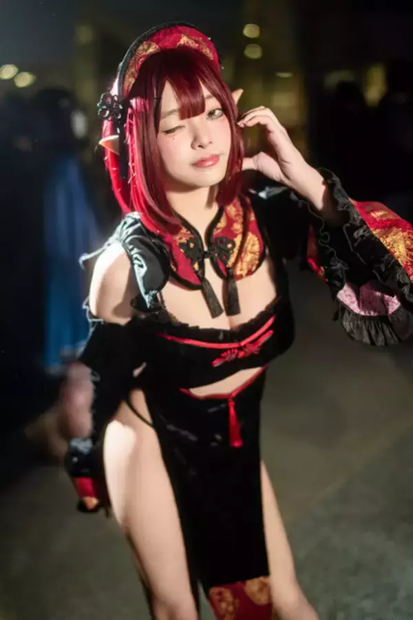 「【コスプレ】台湾のキョンシーガールが可愛すぎる！スリットから覗く美脚＆美尻で魅せる抜群のスタイルにうっとり【写真7枚】」の画像