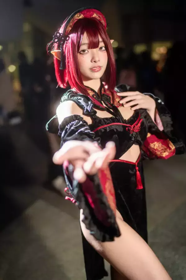 「【コスプレ】台湾のキョンシーガールが可愛すぎる！スリットから覗く美脚＆美尻で魅せる抜群のスタイルにうっとり【写真7枚】」の画像