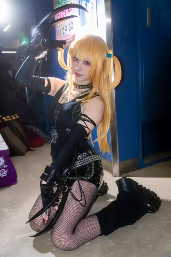 「【コスプレ】網タイツ×ミニスカは反則級に可愛すぎ！「デスノート」ミサミサのゴシックファッションがスタイル抜群【写真8枚】」の画像