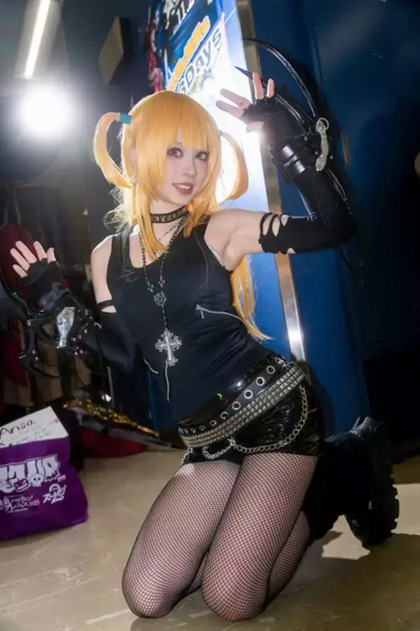 「【コスプレ】網タイツ×ミニスカは反則級に可愛すぎ！「デスノート」ミサミサのゴシックファッションがスタイル抜群【写真8枚】」の画像