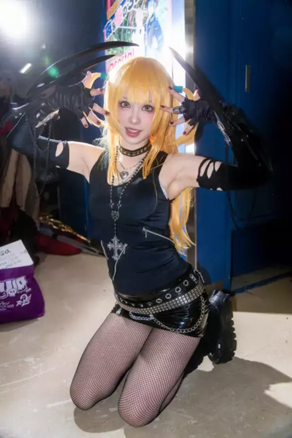 「【コスプレ】網タイツ×ミニスカは反則級に可愛すぎ！「デスノート」ミサミサのゴシックファッションがスタイル抜群【写真8枚】」の画像