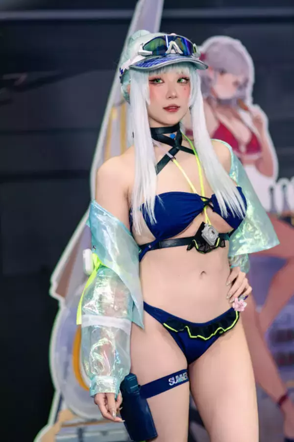 「【コスプレ】大胆なビキニ水着で攻める！？『ドルフロ2』クルカイの美スタイルがゲームの実写化だった【台北ゲームショウ2026】」の画像