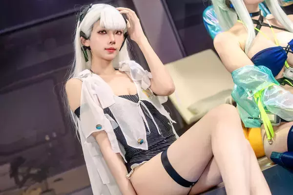 【コスプレ】スレンダーな美脚×クールな流し目で魅了する！台湾美女の『ドルフロ2』トロロのスタイルがすごい【台北ゲームショウ2026】