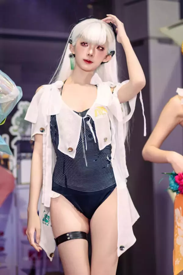 「【コスプレ】スレンダーな美脚×クールな流し目で魅了する！台湾美女の『ドルフロ2』トロロのスタイルがすごい【台北ゲームショウ2026】」の画像