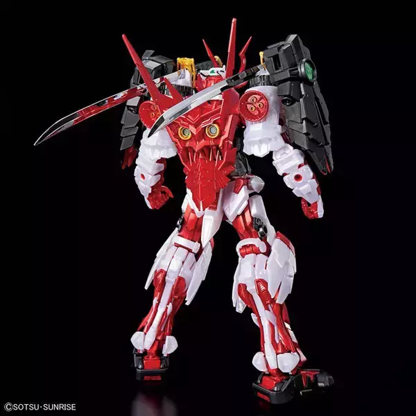 「ガンダムベース限定MG「戦国アストレイ頑駄無 [メタリック]」が11月22日発売！バックパックの兜面はシールドとして装備可能」の画像