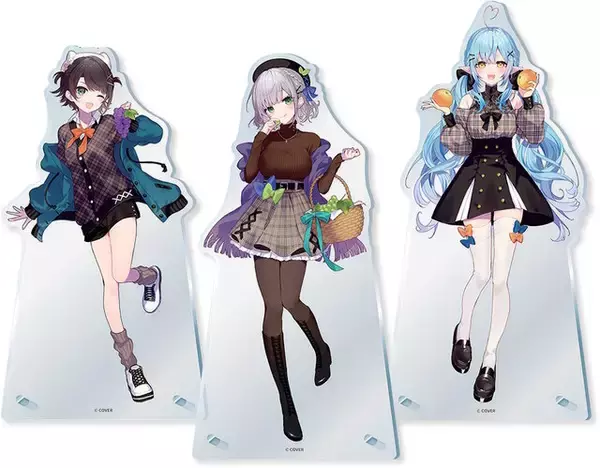 「セブン-イレブンにて「ホロライブ」キャンペーンが11月20日開催！大空スバルら3人を“秋のお出かけファッション”で描き下ろしグッズ化」の画像