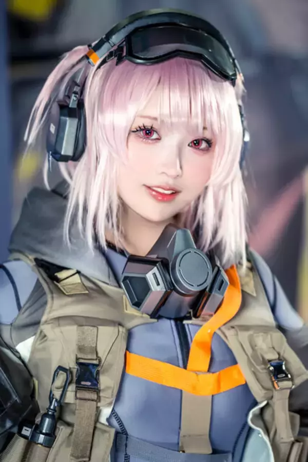 「【コスプレ】『スノウブレイク』新衣装“ウサ耳ちゃん”を披露する美女レイヤーが大人気！ブース内を元気いっぱいに跳ね回る」の画像