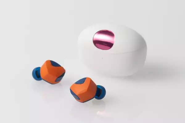 「『ドラゴンボールZ』悟空、ベジータ、フリーザをイメージしたワイヤレスイヤホンがクール！ファン必聴の録りおろしガイド音声を収録」の画像