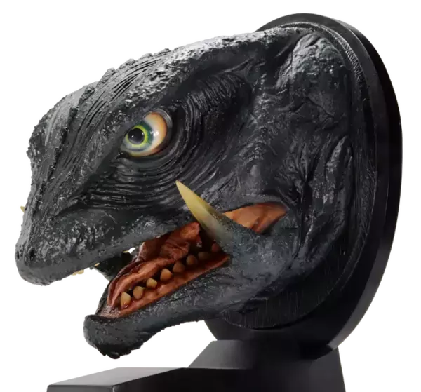 「お値段12万円、抱えるほどのビックサイズ！「ガメラ（1995）」スーツ頭部を再現したヘッドモデルのクオリティが凄まじい」の画像