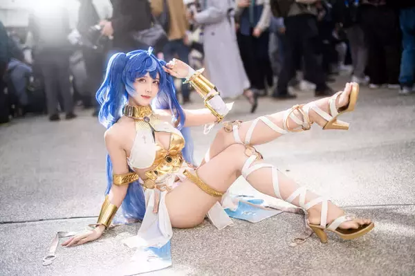 「【コスプレ】伸縮自在のしなやかな美脚が見応え抜群！『鳴潮』ユーノのグラマラスな曲線美×長い脚がとにかく美しい【写真7枚】」の画像