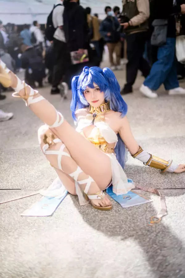 「【コスプレ】伸縮自在のしなやかな美脚が見応え抜群！『鳴潮』ユーノのグラマラスな曲線美×長い脚がとにかく美しい【写真7枚】」の画像