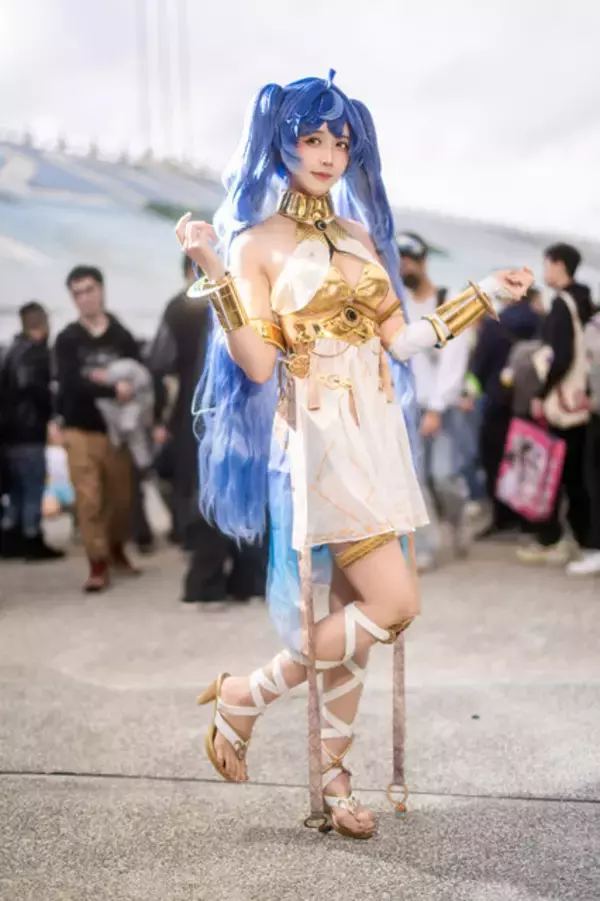 「【コスプレ】伸縮自在のしなやかな美脚が見応え抜群！『鳴潮』ユーノのグラマラスな曲線美×長い脚がとにかく美しい【写真7枚】」の画像