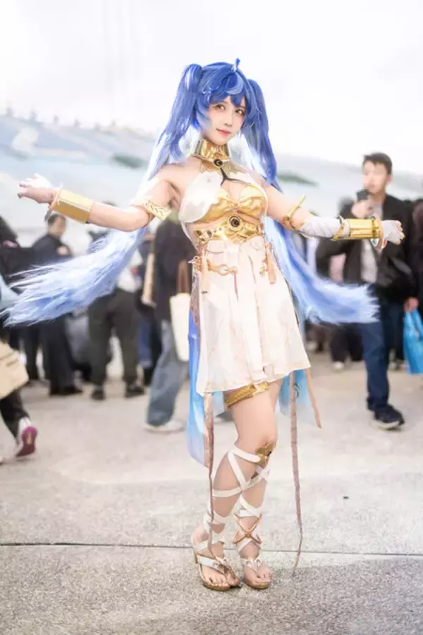 「【コスプレ】伸縮自在のしなやかな美脚が見応え抜群！『鳴潮』ユーノのグラマラスな曲線美×長い脚がとにかく美しい【写真7枚】」の画像