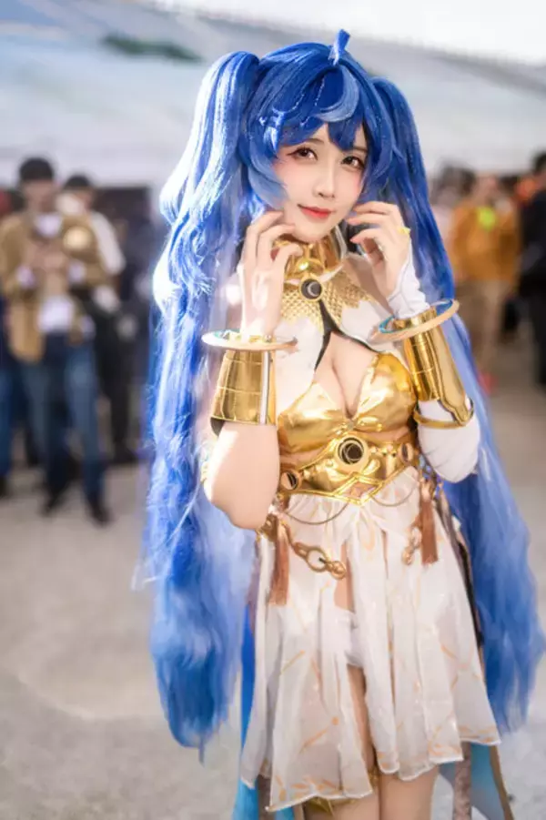 「【コスプレ】伸縮自在のしなやかな美脚が見応え抜群！『鳴潮』ユーノのグラマラスな曲線美×長い脚がとにかく美しい【写真7枚】」の画像