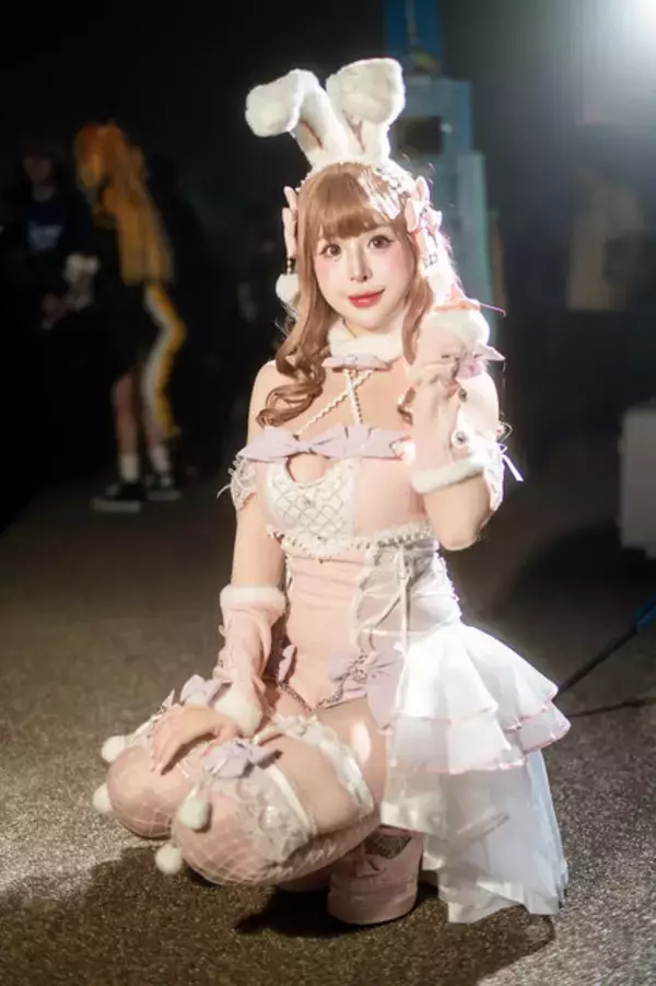 「【コスプレ】スタイル抜群なピンクのバニーガールが可愛すぎ！タイの美女レイヤーが魅せる愛らしい笑顔に曲線美豊かなポージング【写真9枚】」の画像