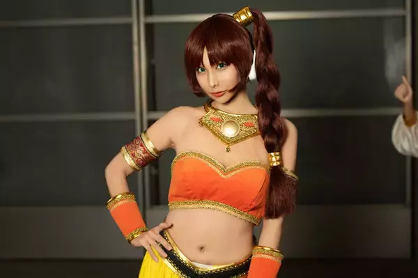 「【コスプレ】褐色が眩しい姉妹姫から電子の歌姫まで姫づくし！「ニコニコ超会議2025」美女レイヤー8選【写真25枚】」の画像