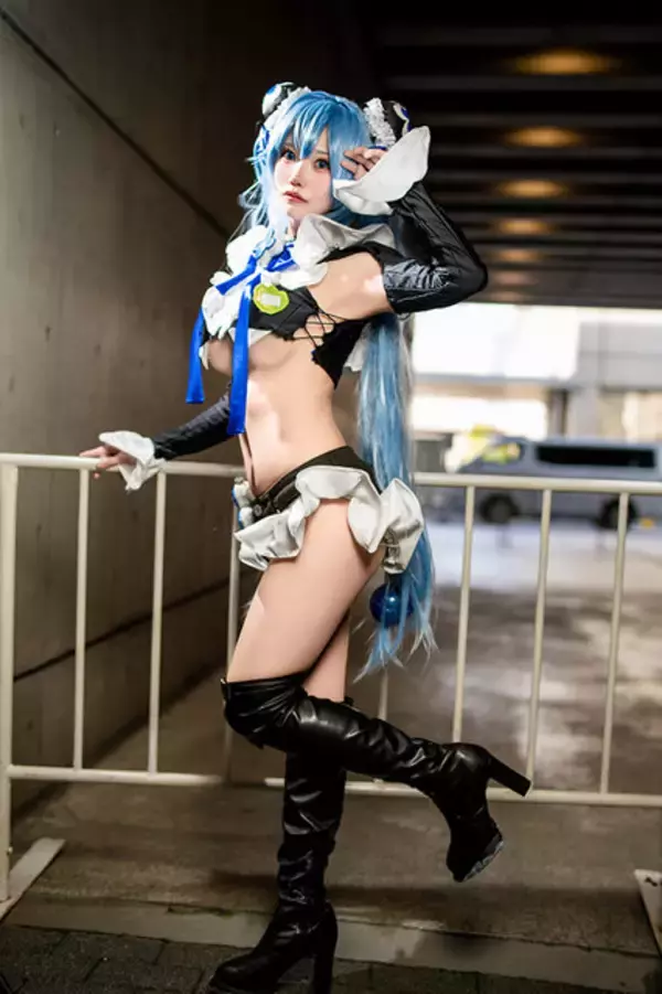 「【コスプレ】褐色が眩しい姉妹姫から電子の歌姫まで姫づくし！「ニコニコ超会議2025」美女レイヤー8選【写真25枚】」の画像