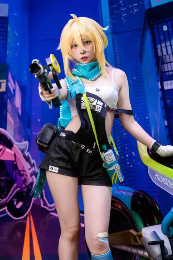 「【コスプレ】美女のショーパン×バイクって良いよね！『カレイドライダー』プロームは無表情なのに愛らしさが溢れ出て目が離せない【写真9枚】」の画像