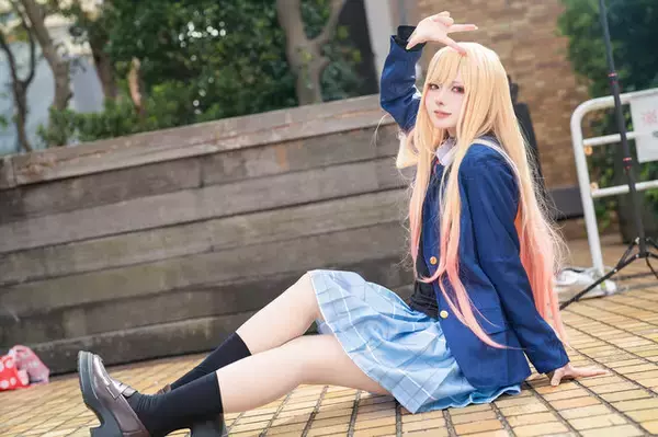 「【コスプレ】制服ギャルのミニスカ＆笑顔にドキドキ！「着せ恋」海夢が恋に落ちそうなくらい可愛すぎた【写真11枚】」の画像