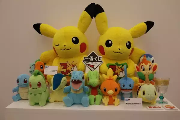 「「ポケモン」30周年グッズが先行公開！一番くじ、ニューエラ、MIYOSHI RUG、ポケモンセンターからも続々登場」の画像