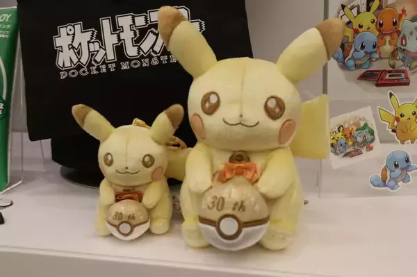 「「ポケモン」30周年グッズが先行公開！一番くじ、ニューエラ、MIYOSHI RUG、ポケモンセンターからも続々登場」の画像