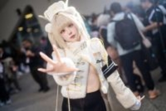 【コスプレ】大胆な衣装と天真爛漫な微笑みでハートを鷲掴み！？人気美女レイヤーの『NIKKE』ブランに心奪われる人が続出【写真9枚】