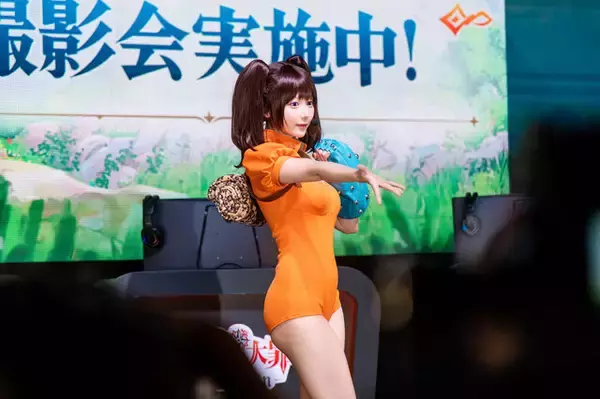 「【コスプレ】日本一のコスプレイヤーのえなこが『七つの大罪：Origin』エリザベスで登場！美くびれ＆絶対領域で魅せる【写真27枚】」の画像