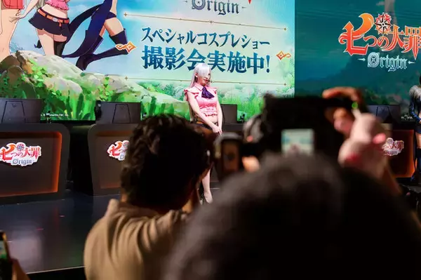 「【コスプレ】日本一のコスプレイヤーのえなこが『七つの大罪：Origin』エリザベスで登場！美くびれ＆絶対領域で魅せる【写真27枚】」の画像