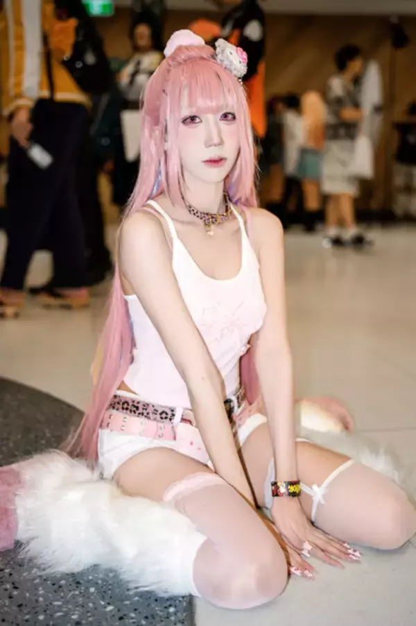 「【コスプレ】ガングロ、豹柄、ルーズソックス…平成ギャルがタイに集結！？ミニスカポリスも可愛いバンコクイベント美女レイヤーまとめ【写真38枚】」の画像