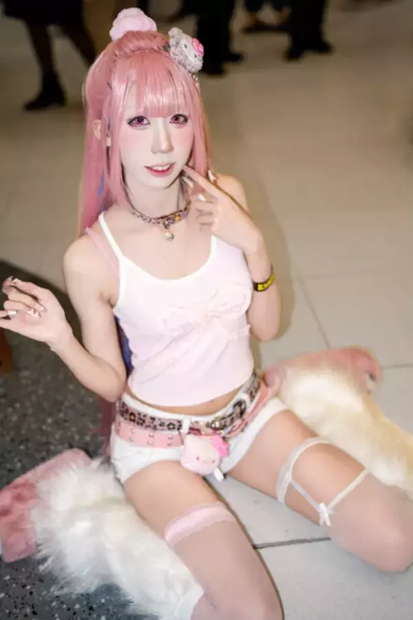 「【コスプレ】ガングロ、豹柄、ルーズソックス…平成ギャルがタイに集結！？ミニスカポリスも可愛いバンコクイベント美女レイヤーまとめ【写真38枚】」の画像