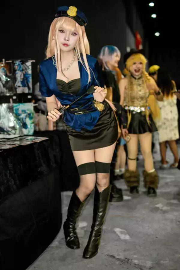 「【コスプレ】ガングロ、豹柄、ルーズソックス…平成ギャルがタイに集結！？ミニスカポリスも可愛いバンコクイベント美女レイヤーまとめ【写真38枚】」の画像