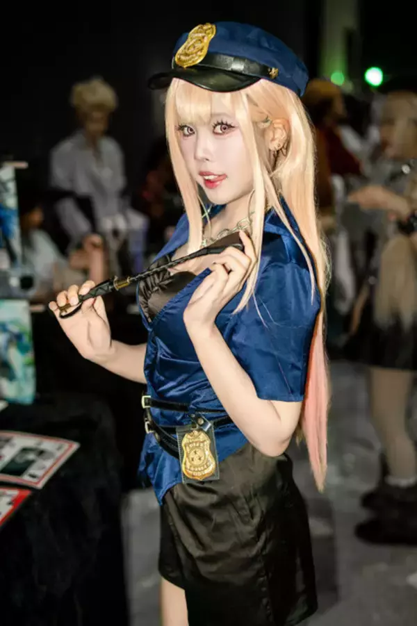 「【コスプレ】ガングロ、豹柄、ルーズソックス…平成ギャルがタイに集結！？ミニスカポリスも可愛いバンコクイベント美女レイヤーまとめ【写真38枚】」の画像