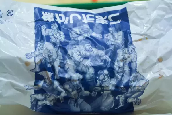 「「ストリートファイター」×マクドナルド！ リュウ、春麗、ケンのバーガーは、味も包装紙のデザインも見どころ満載【試食会レポ】」の画像