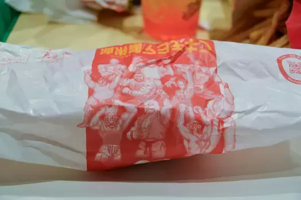 「「ストリートファイター」×マクドナルド！ リュウ、春麗、ケンのバーガーは、味も包装紙のデザインも見どころ満載【試食会レポ】」の画像