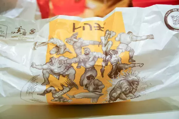 「「ストリートファイター」×マクドナルド！ リュウ、春麗、ケンのバーガーは、味も包装紙のデザインも見どころ満載【試食会レポ】」の画像