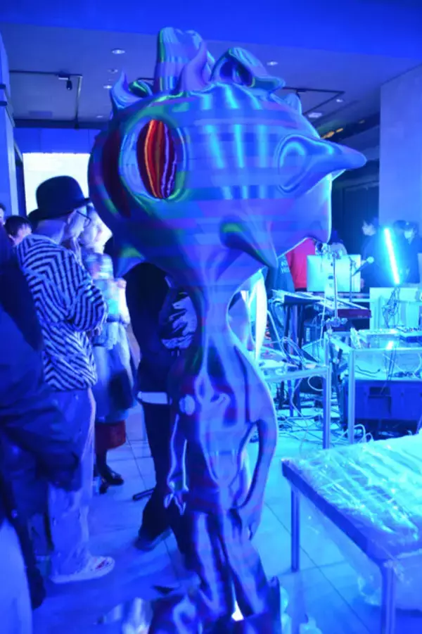 「非病原性・不活化「t-ウイルス」が渋谷に展示！「LOM BABY」の展示会「THE AUTHENTIC OFFICE」をレポート」の画像