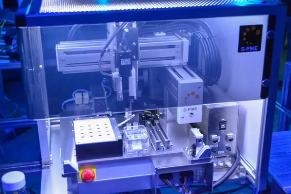 「非病原性・不活化「t-ウイルス」が渋谷に展示！「LOM BABY」の展示会「THE AUTHENTIC OFFICE」をレポート」の画像