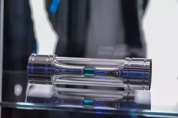 「非病原性・不活化「t-ウイルス」が渋谷に展示！「LOM BABY」の展示会「THE AUTHENTIC OFFICE」をレポート」の画像