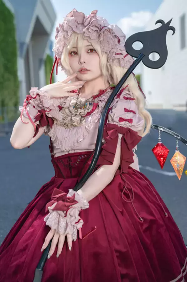 「【コスプレ】東方Projectの人気キャラが集結！美しいデザインのドレスに身を包んだ博麗神社例大祭のファションショー特別レポ第2弾【写真40枚】」の画像