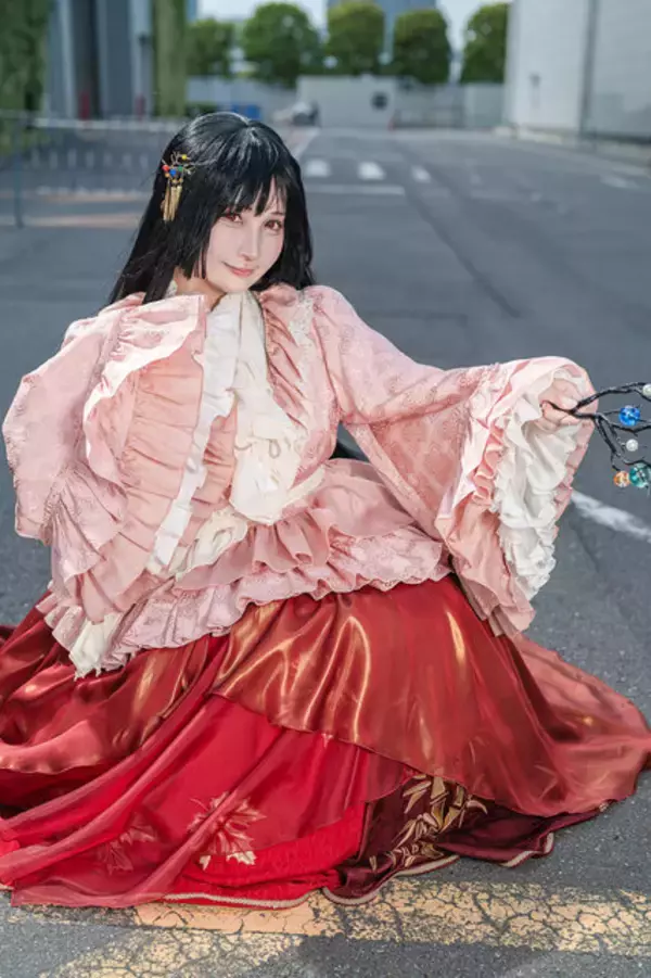 「【コスプレ】東方Projectの人気キャラが集結！美しいデザインのドレスに身を包んだ博麗神社例大祭のファションショー特別レポ第2弾【写真40枚】」の画像